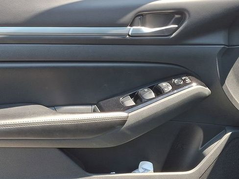 Used 2023 Nissan Altima 2.5 SV FWD image 14