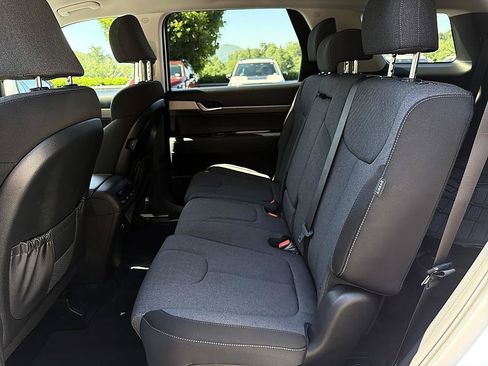 Used 2025 Hyundai Palisade SE FWD image 12