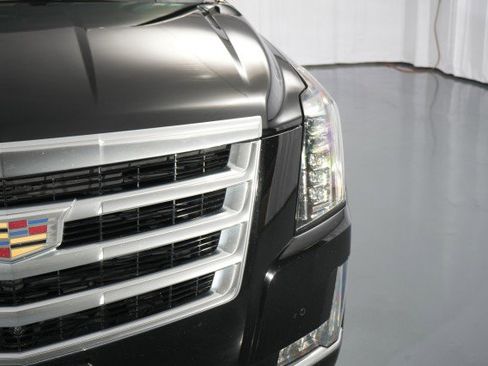 Used 2020 Cadillac Escalade Luxury image 10