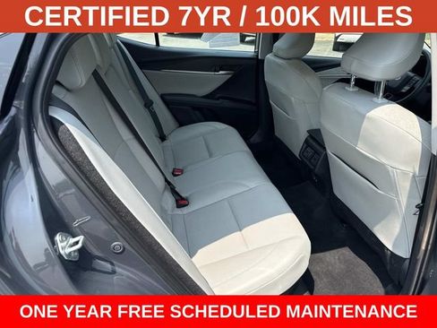 Used 2025 Toyota Camry XLE FWD image 11