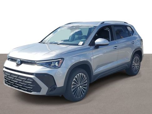 New 2026 Volkswagen Taos SE FWD image 2