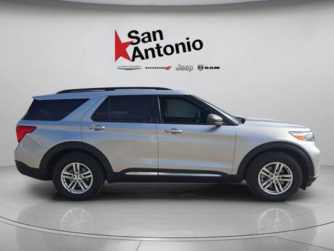 Used 2022 Ford Explorer XLT image 9