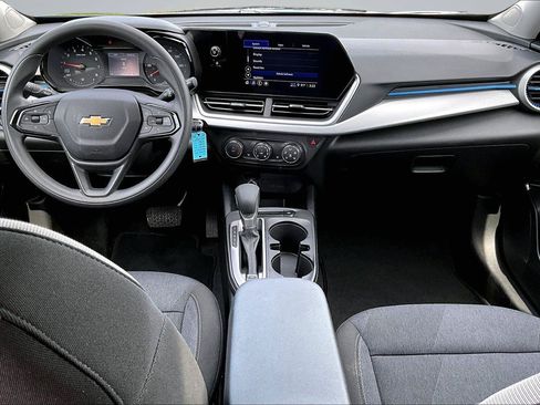 Used 2024 Chevrolet Trax LS w/ LS Convenience Package FWD image 16