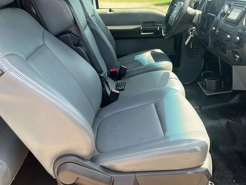 Used 2015 Ford F250 XL w/ Power Equipment Group RWD image 15
