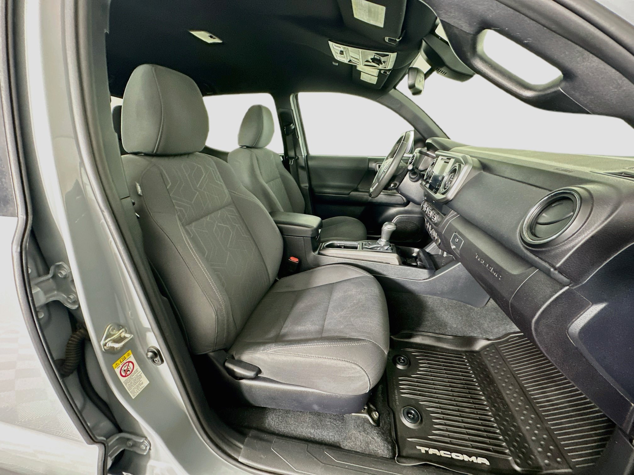 Used 2019 Toyota Tacoma TRD Off-Road w/ Technology Package AWD/4WD image 31