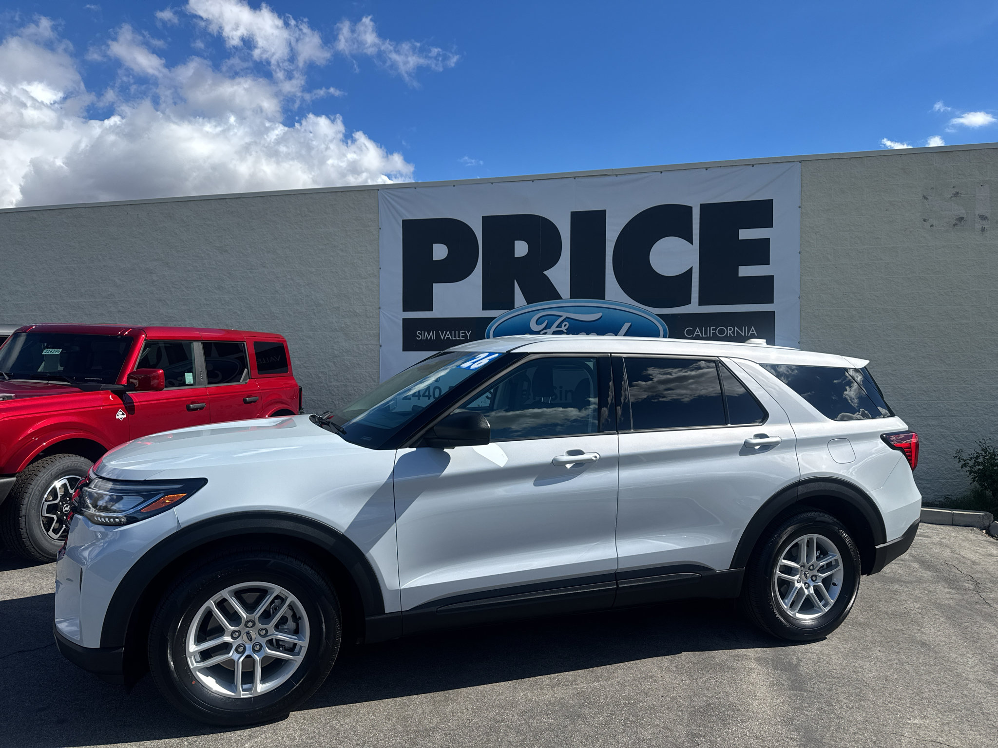 Used 2026 Ford Explorer Active RWD image 2