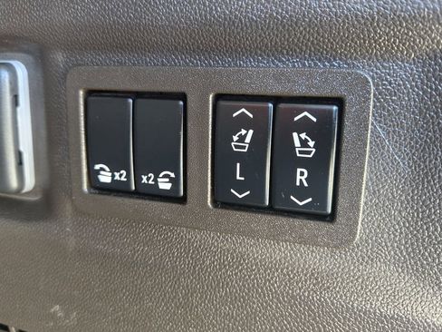 Used 2021 GMC Yukon Denali w/ LPO, Illumination Package AWD/4WD image 13
