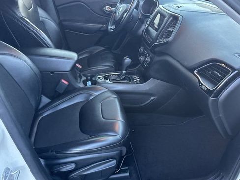 Used 2019 Jeep Cherokee Latitude Plus image 17