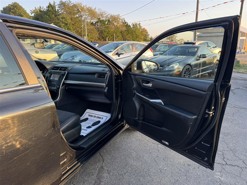Used 2017 Toyota Camry SE FWD image 15