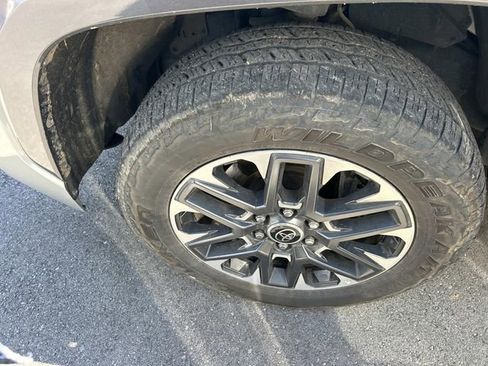 Used 2022 Toyota Tundra Limited image 10