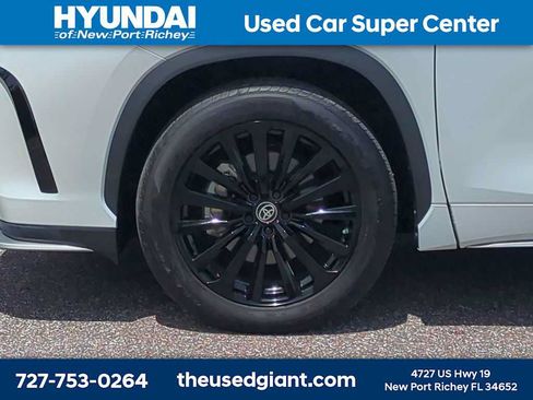 Used 2023 Toyota Highlander XSE AWD/4WD image 9