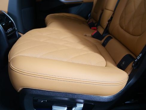 Used 2026 BMW X7 xDrive40i image 14