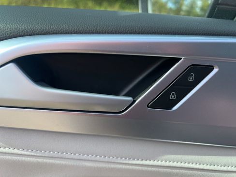 New 2025 Volkswagen Taos SE image 17