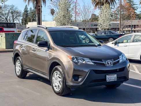 Used 2015 Toyota RAV4 LE image 5
