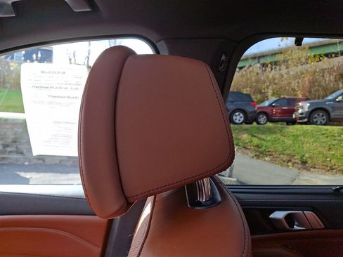 Used 2022 BMW X5 xDrive40i w/ M Sport Package image 17