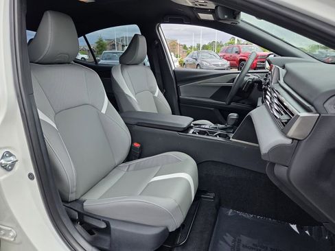 Used 2025 Toyota Camry SE w/ Convenience Package FWD image 15