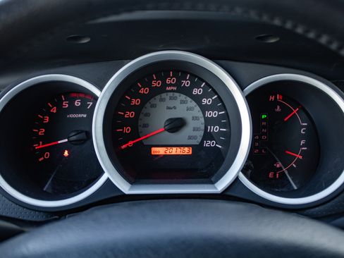 Used 2010 Toyota Tacoma 4x4 Double Cab V6 image 24