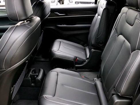 New 2025 Jeep Grand Cherokee L Limited AWD/4WD image 18
