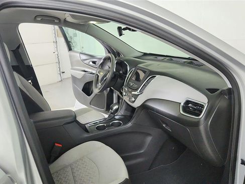 Used 2022 Chevrolet Equinox LS w/ LS Convenience Package image 18