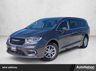 Used 2023 Chrysler Pacifica Touring-L video 1