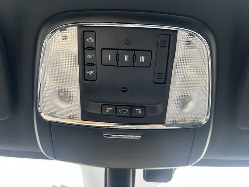 Used 2017 Jeep Grand Cherokee Limited image 23