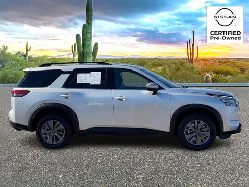 Certified 2024 Nissan Pathfinder SV image 9