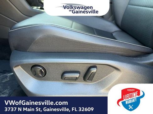 Used 2021 Volkswagen Tiguan SE FWD image 19
