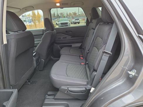 Used 2024 Nissan Pathfinder S image 15