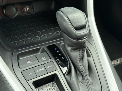 Certified 2025 Toyota RAV4 LE FWD image 21