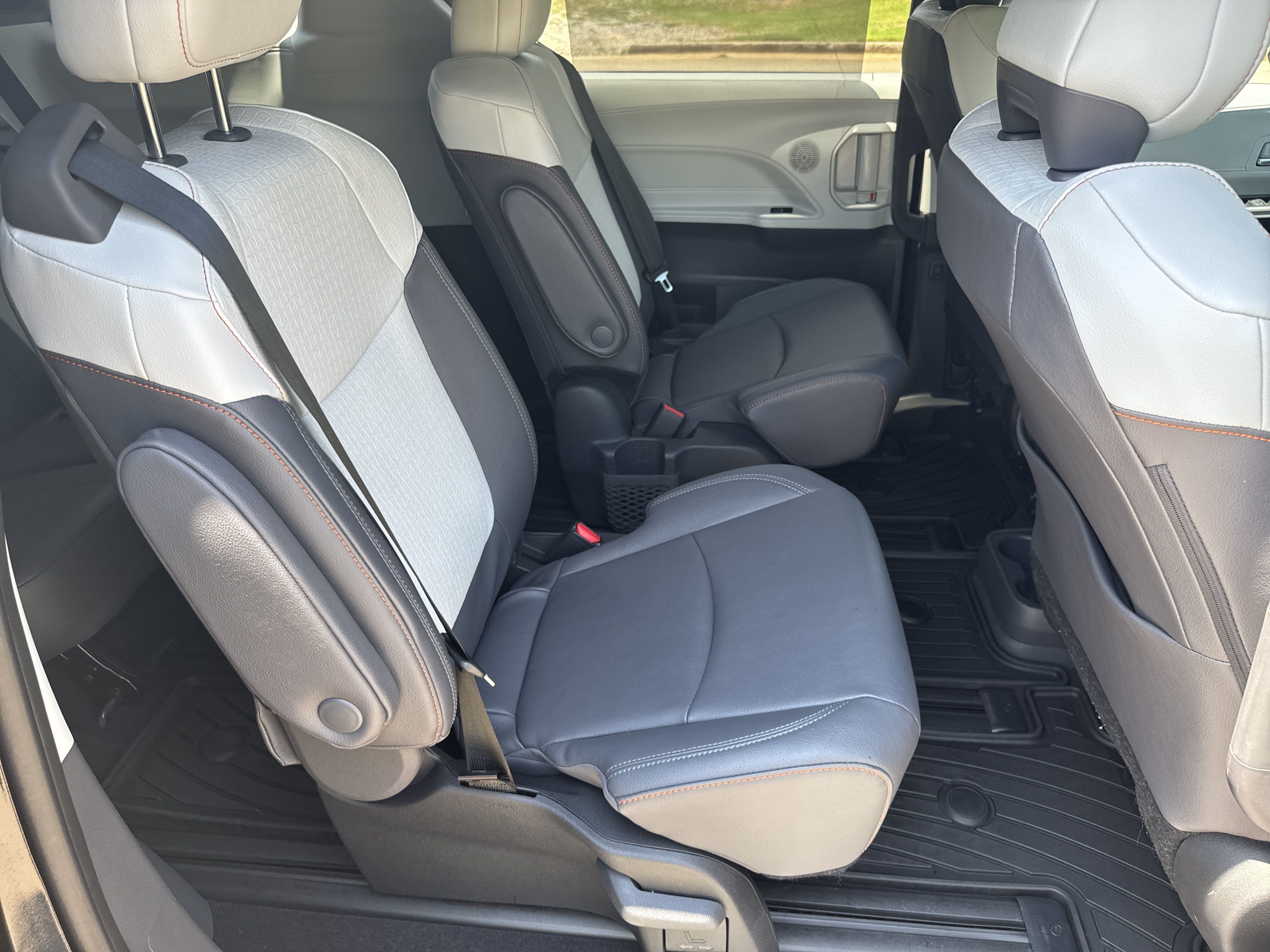 Used 2024 Toyota Sienna XSE w/ XSE Plus Package FWD image 15