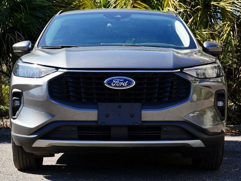 Used 2023 Ford Escape SE FWD image 3