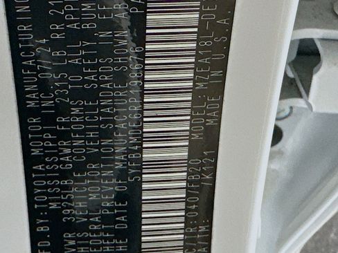 Used 2024 Toyota Corolla LE image 12