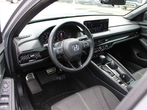 Used 2024 Honda Accord Sport image 9