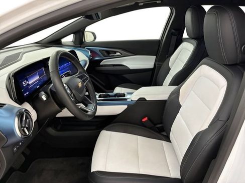 Certified 2025 Chevrolet Equinox EV LT FWD image 12