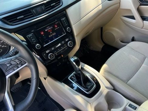 Used 2018 Nissan Rogue SV AWD/4WD image 35