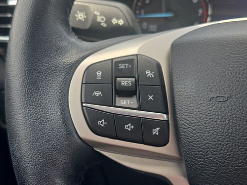 Used 2022 Ford Explorer Limited w/ Equipment Group 301A RWD image 18