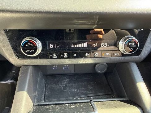 Used 2023 Mitsubishi Outlander ES AWD/4WD image 13