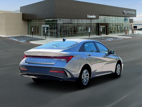 New 2026 Hyundai Elantra Hybrid FWD image 7