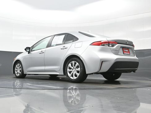 Used 2025 Toyota Corolla LE FWD image 28