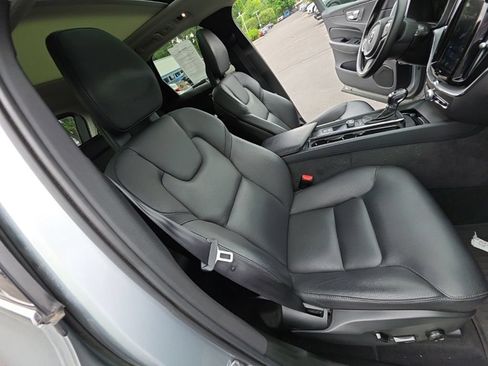 Used 2018 Volvo XC60 T5 Momentum w/ Vision Package AWD/4WD image 27