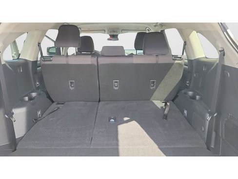 Used 2023 Toyota Highlander LE image 12