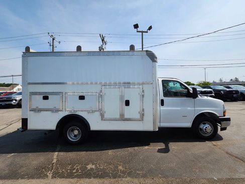 Used 2022 Chevrolet Express 3500 w/ Power Convenience Package RWD image 6
