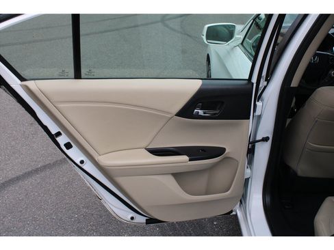 Used 2017 Honda Accord EX-L image 13