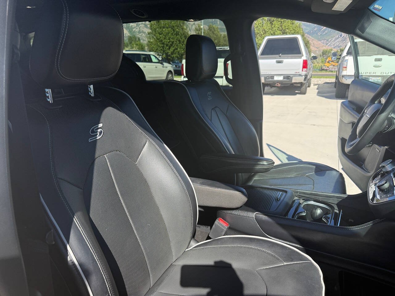 Used 2023 Chrysler Pacifica Limited w/ Uconnect Theater Family Group AWD/4WD image 27