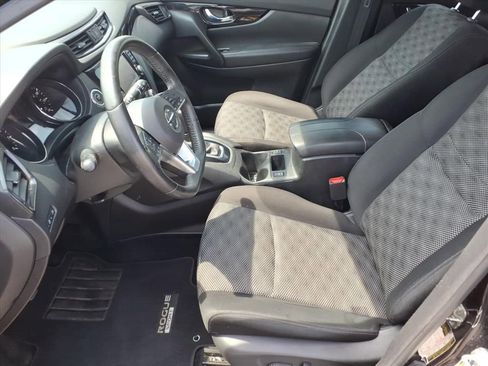 Used 2018 Nissan Rogue Sport SV w/ SV Technology Package FWD image 12