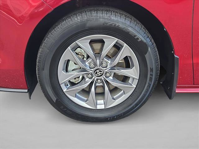Used 2024 Toyota Sienna XLE FWD image 23