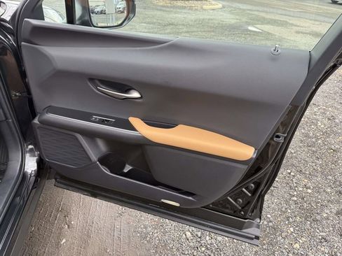 Used 2025 Lexus UX 300h AWD image 15