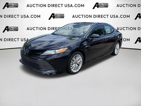 Used 2020 Toyota Camry XLE w/ Sunroof Package FWD image 1