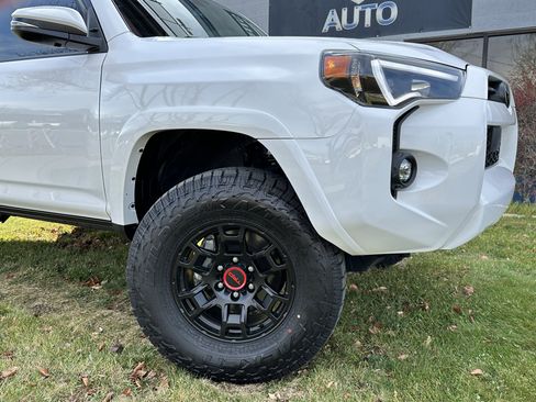 Used 2023 Toyota 4Runner SR5 Premium image 2