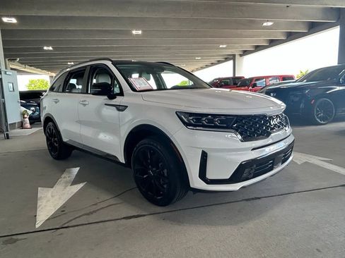 Used 2023 Kia Sorento FWD image 7